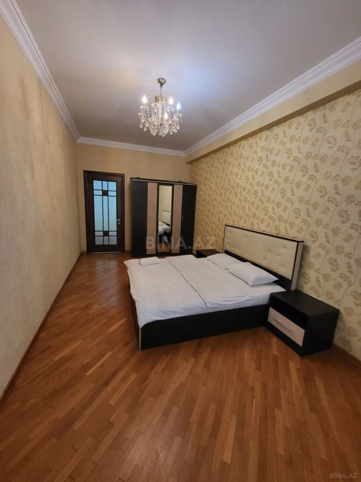 Satılır 4 otaqlı mənzil 200 m²
