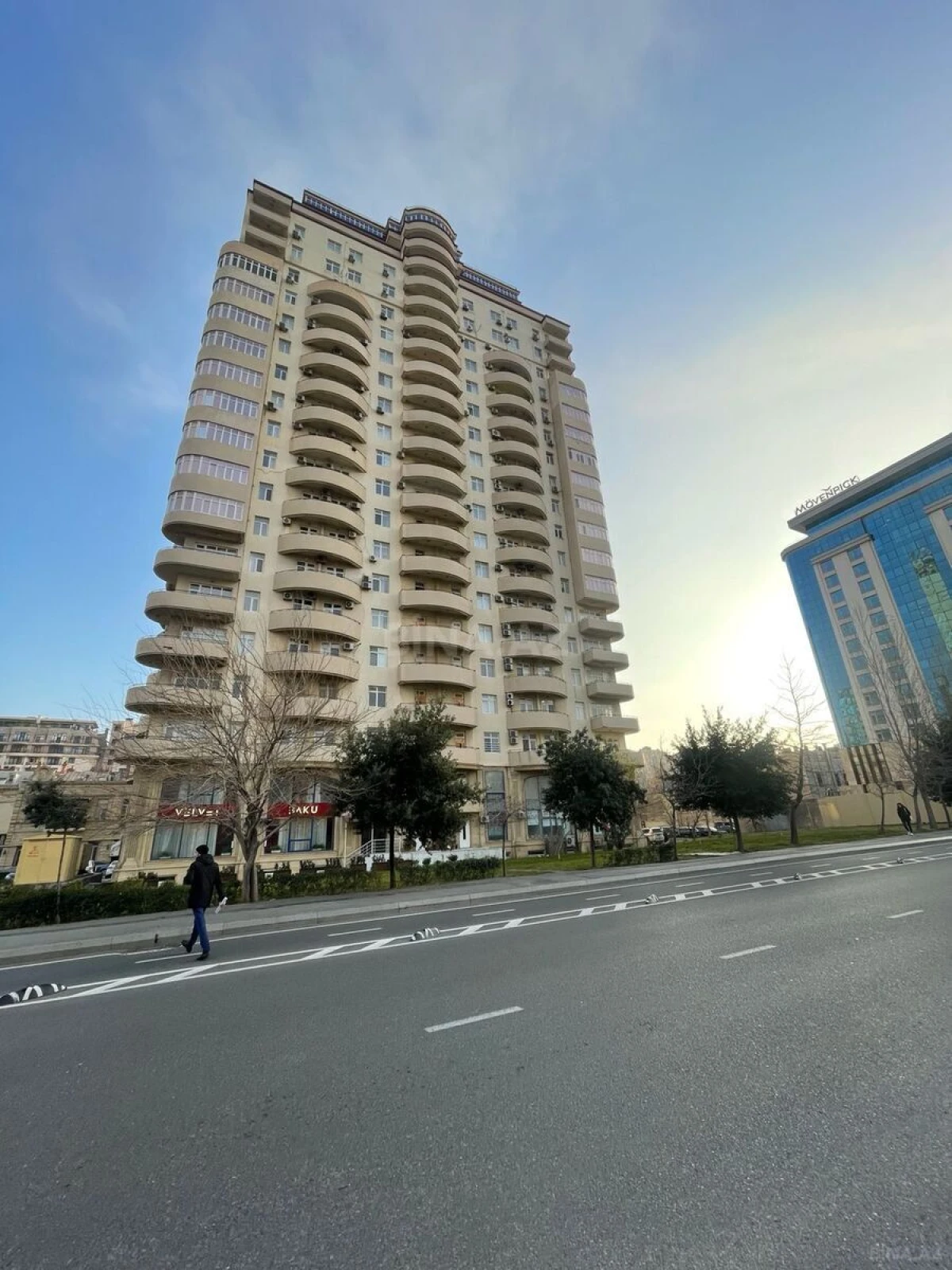Satılır 4 otaqlı mənzil 200 m²