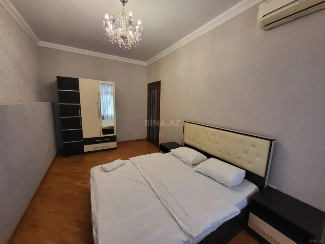 Satılır 4 otaqlı mənzil 200 m²