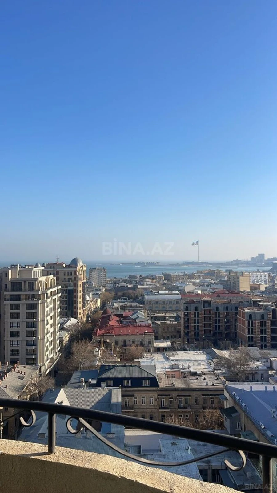 Satılır 4 otaqlı mənzil 200 m²