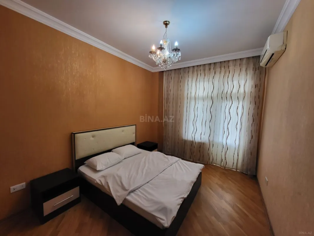 Satılır 4 otaqlı mənzil 200 m²