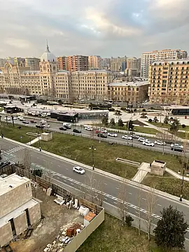 Satılır 4 otaqlı mənzil 200 m²