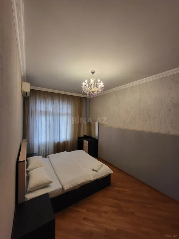 Satılır 4 otaqlı mənzil 200 m²