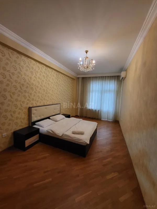 Satılır 4 otaqlı mənzil 200 m²