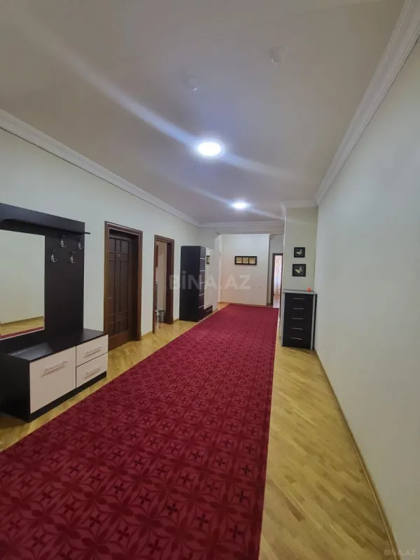 Satılır 4 otaqlı mənzil 200 m²