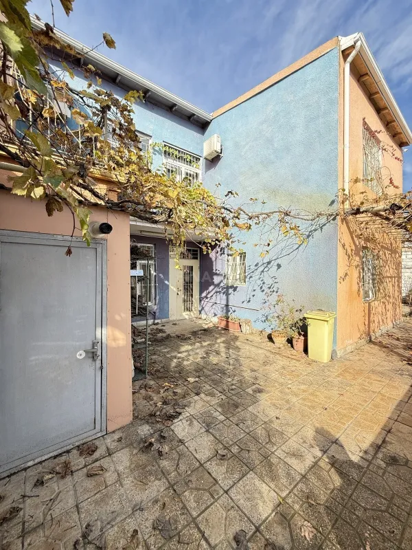 Satılır 5 otaqlı həyət evi 250 m²