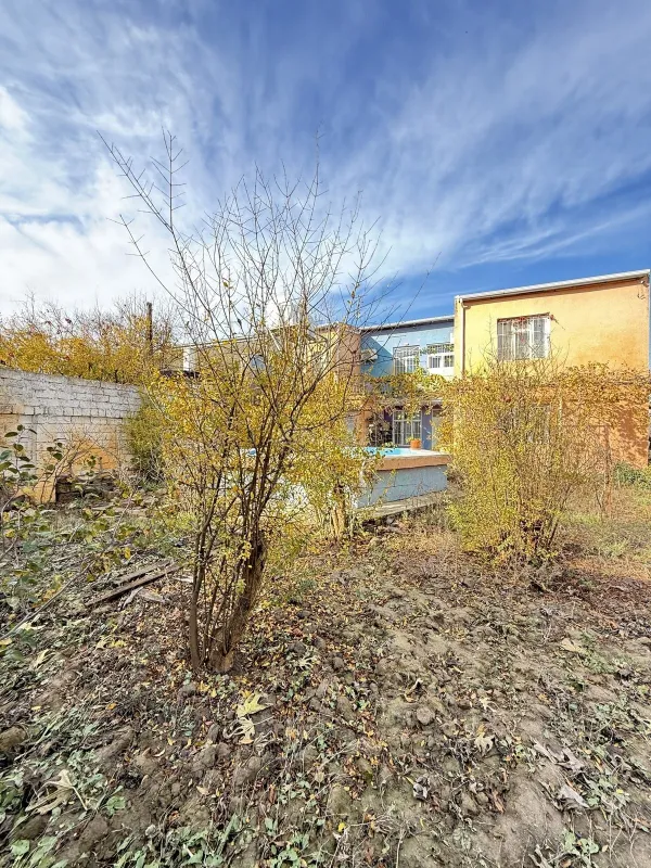 Satılır 5 otaqlı həyət evi 250 m²