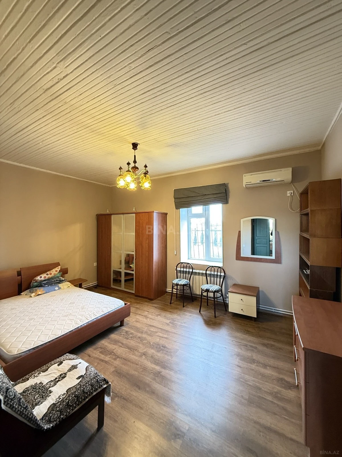 Satılır 5 otaqlı həyət evi 250 m²