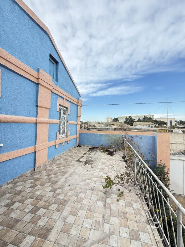 Satılır 5 otaqlı həyət evi 250 m²