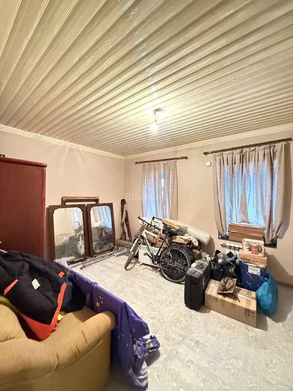 Satılır 5 otaqlı həyət evi 250 m²