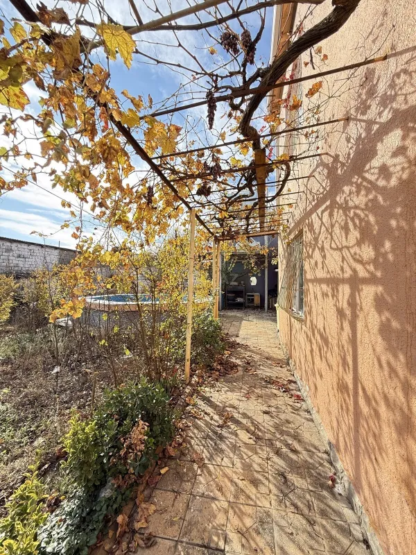 Satılır 5 otaqlı həyət evi 250 m²