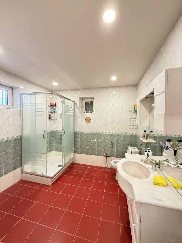 Satılır 5 otaqlı həyət evi 250 m²