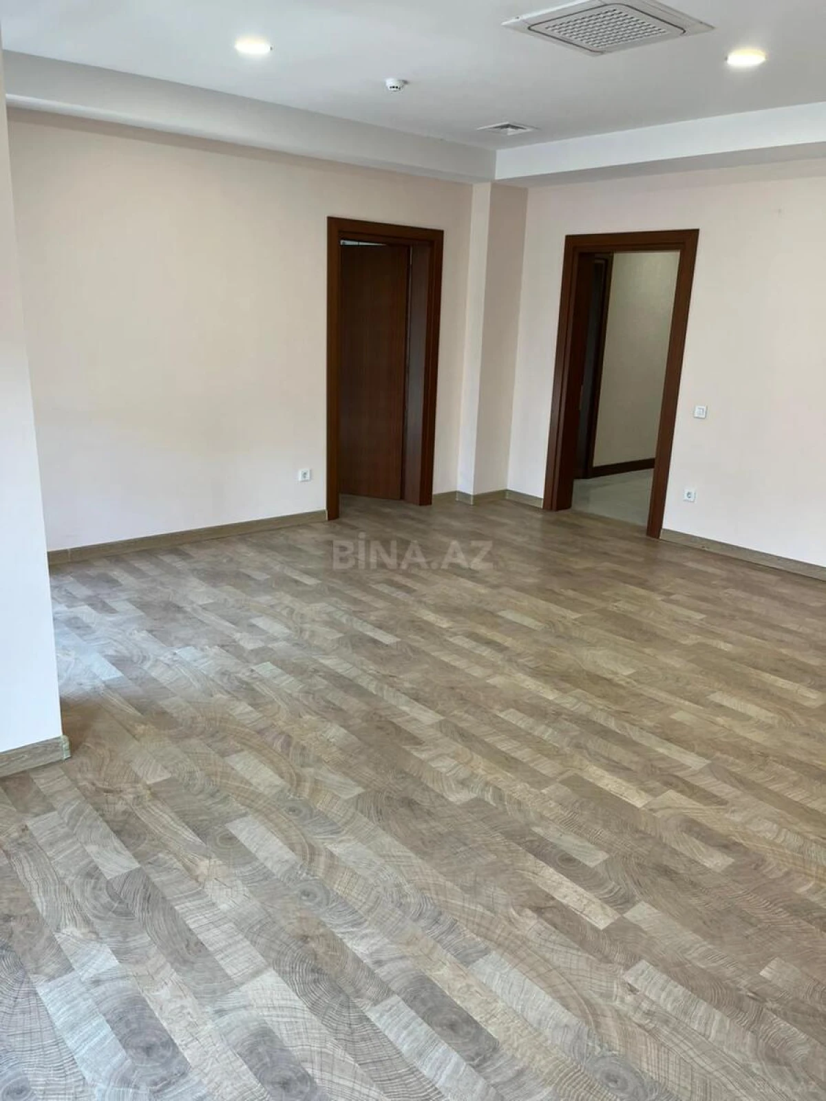 Kirayə verilir 5 otaqlı ofis 260 m²