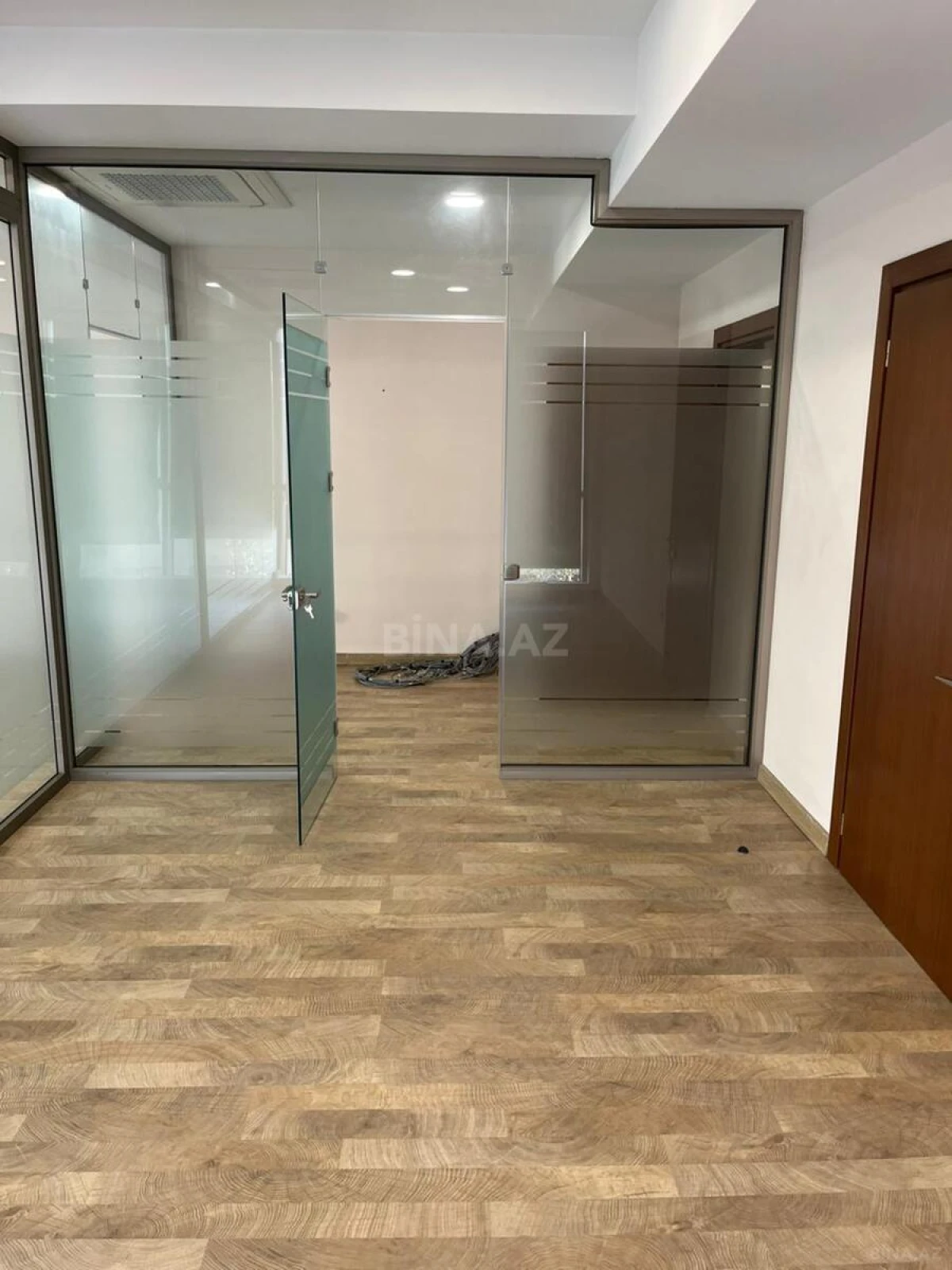 Kirayə verilir 5 otaqlı ofis 260 m²