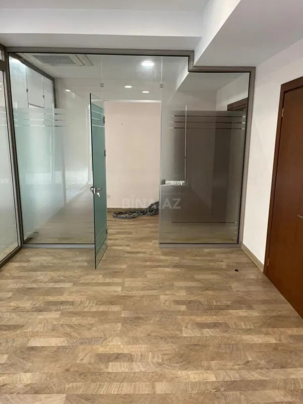 Kirayə verilir 5 otaqlı ofis 260 m²