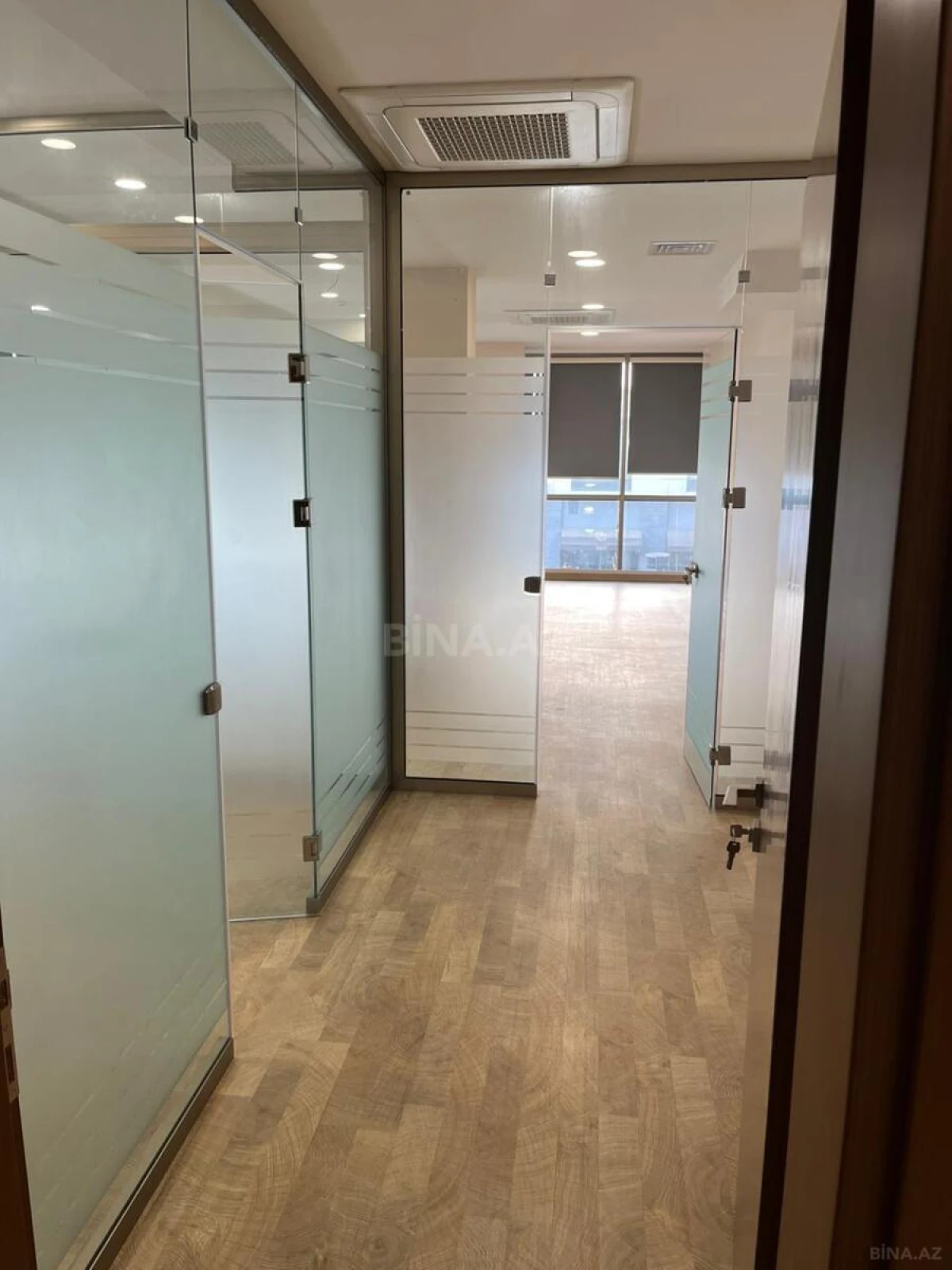 Kirayə verilir 5 otaqlı ofis 260 m²