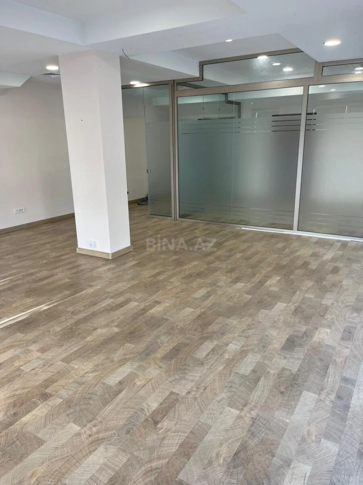 Kirayə verilir 5 otaqlı ofis 260 m²