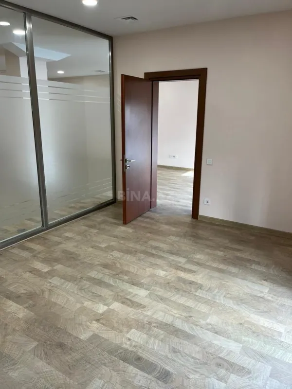 Kirayə verilir 5 otaqlı ofis 260 m²