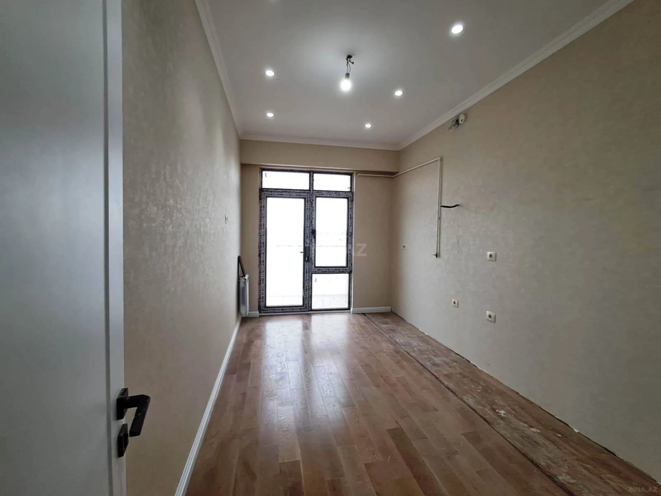 Satılır 3 otaqlı mənzil 82.7 m²