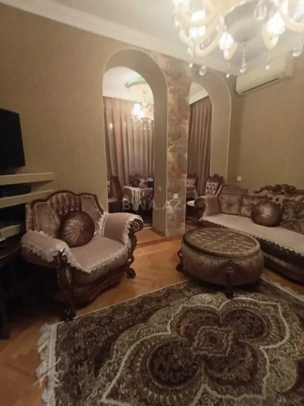 Satılır 4 otaqlı mənzil 105 m²