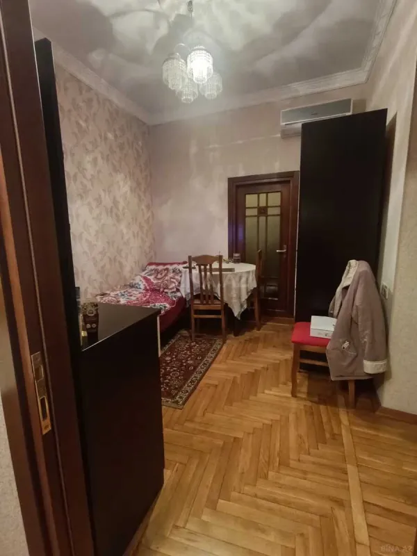 Satılır 4 otaqlı mənzil 105 m²