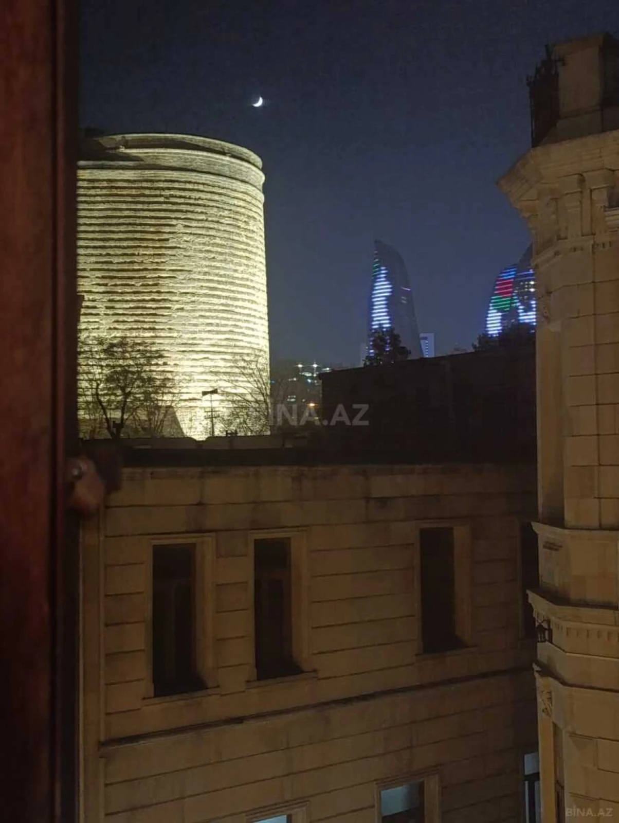 Satılır 4 otaqlı mənzil 105 m²