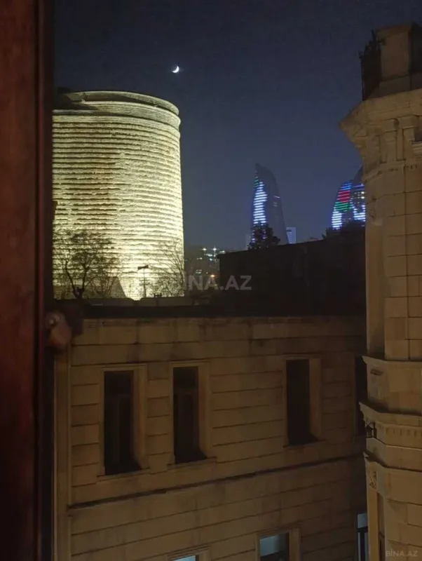 Satılır 4 otaqlı mənzil 105 m²