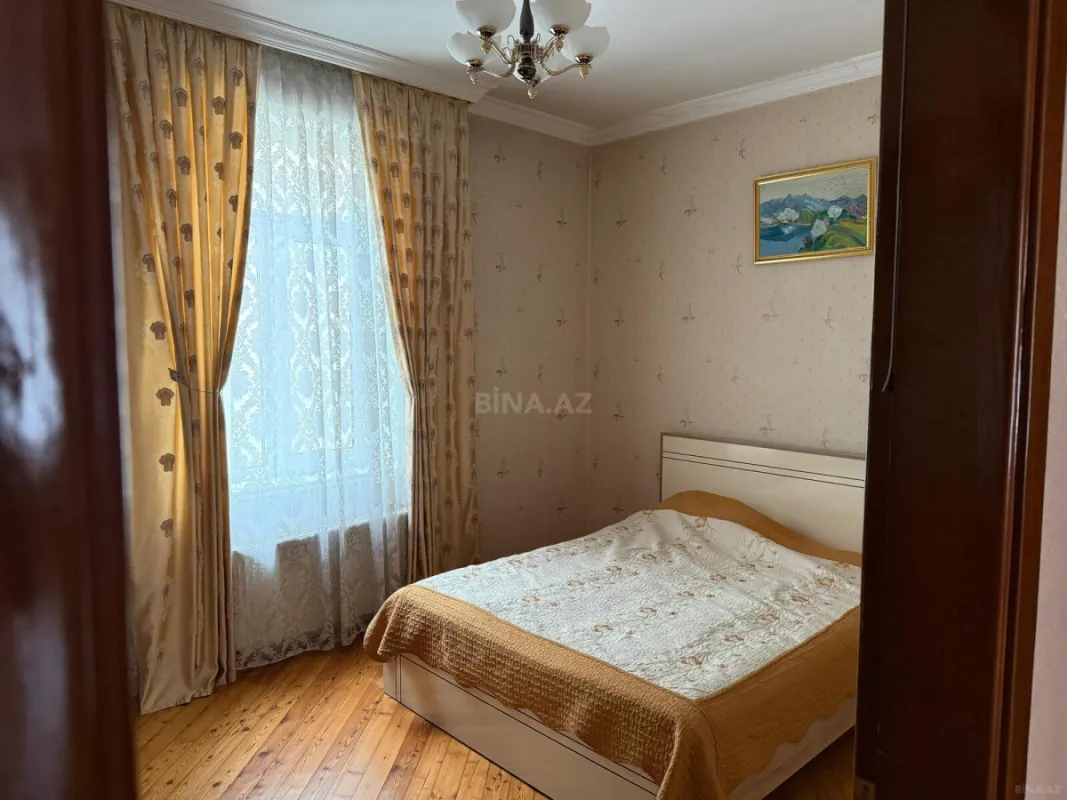 Satılır 5 otaqlı həyət evi 200 m²