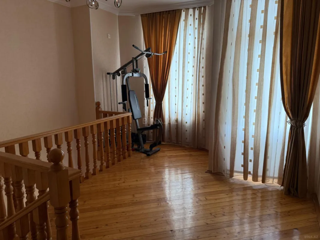 Satılır 5 otaqlı həyət evi 200 m²