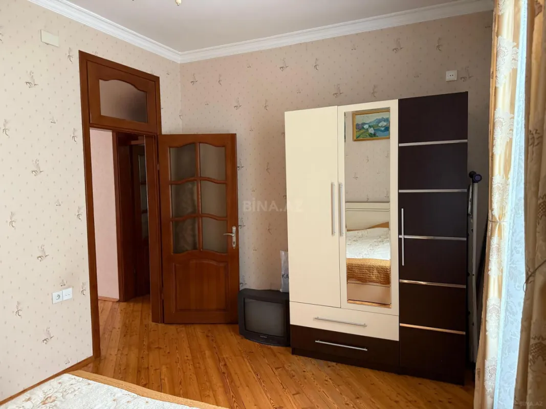 Satılır 5 otaqlı həyət evi 200 m²
