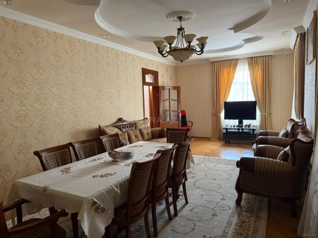 Satılır 5 otaqlı həyət evi 200 m²