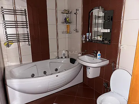 Satılır 5 otaqlı həyət evi 200 m²