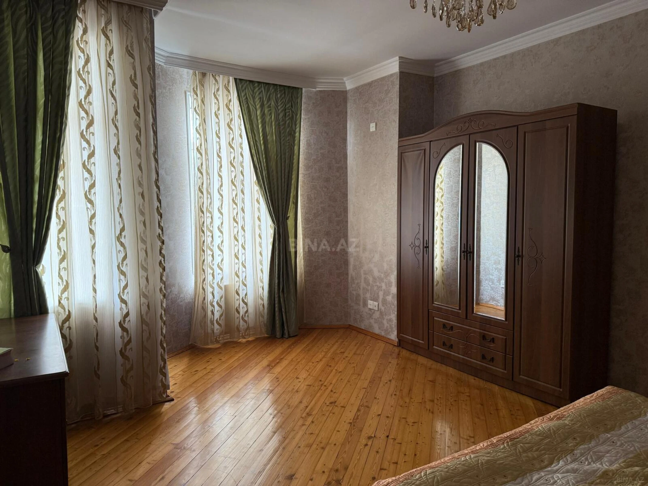 Satılır 5 otaqlı həyət evi 200 m²