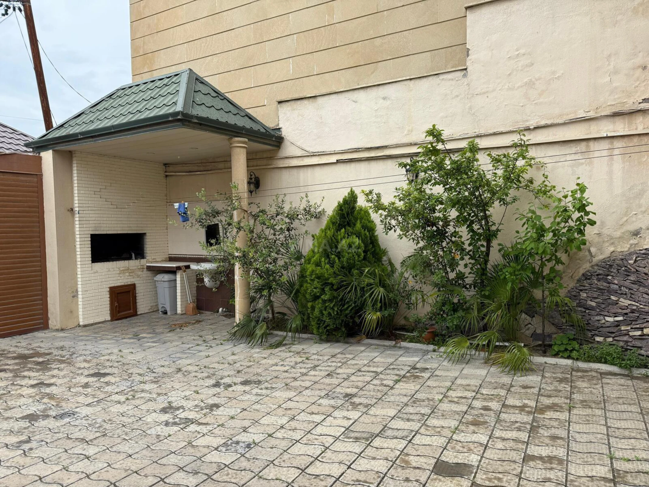 Satılır 5 otaqlı həyət evi 200 m²