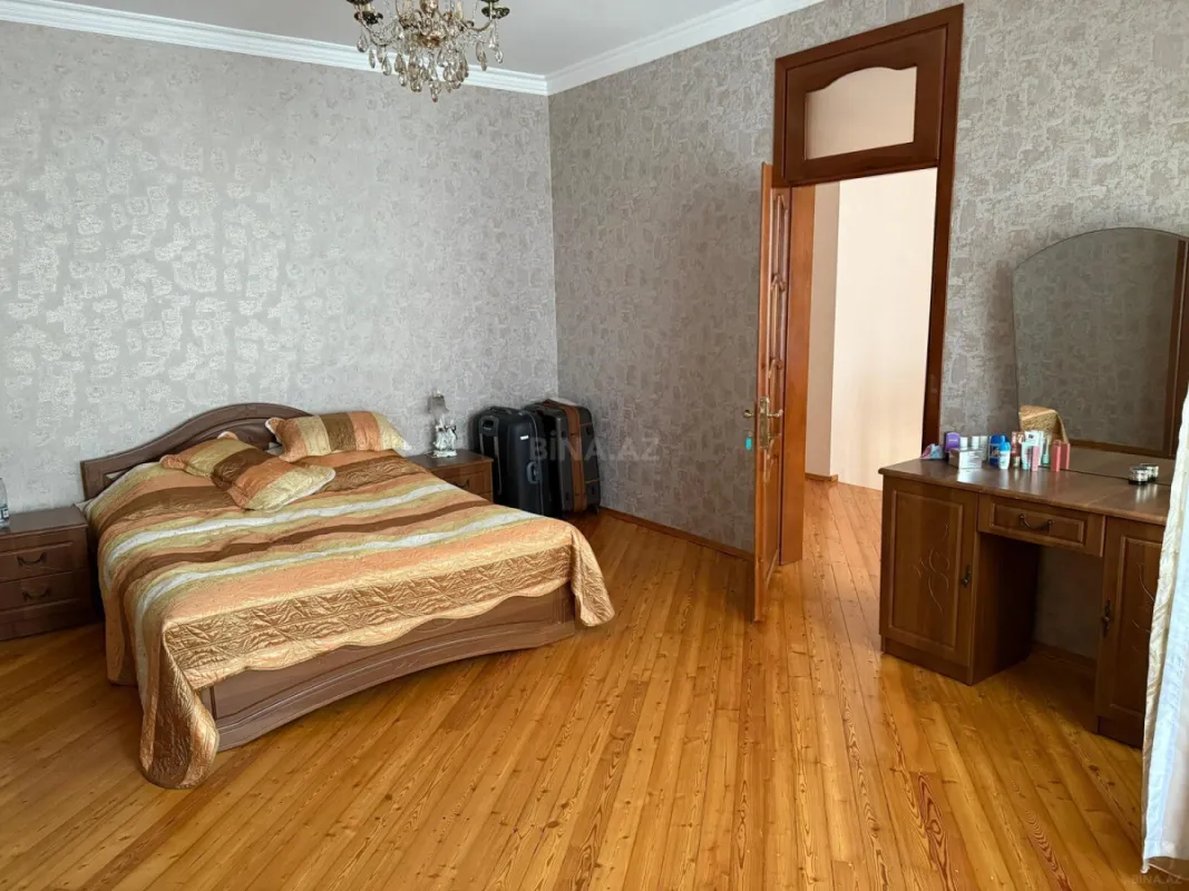 Satılır 5 otaqlı həyət evi 200 m²