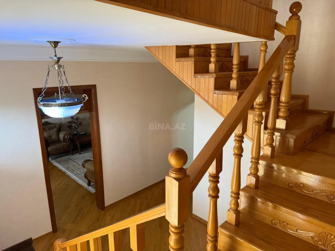 Satılır 5 otaqlı həyət evi 200 m²