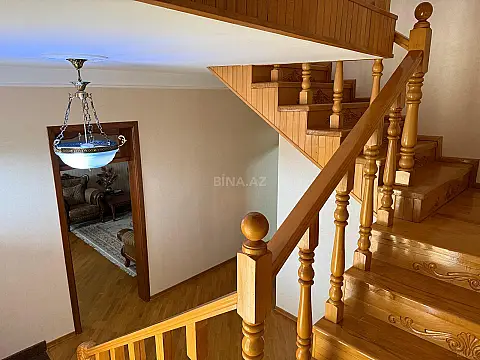 Satılır 5 otaqlı həyət evi 200 m²