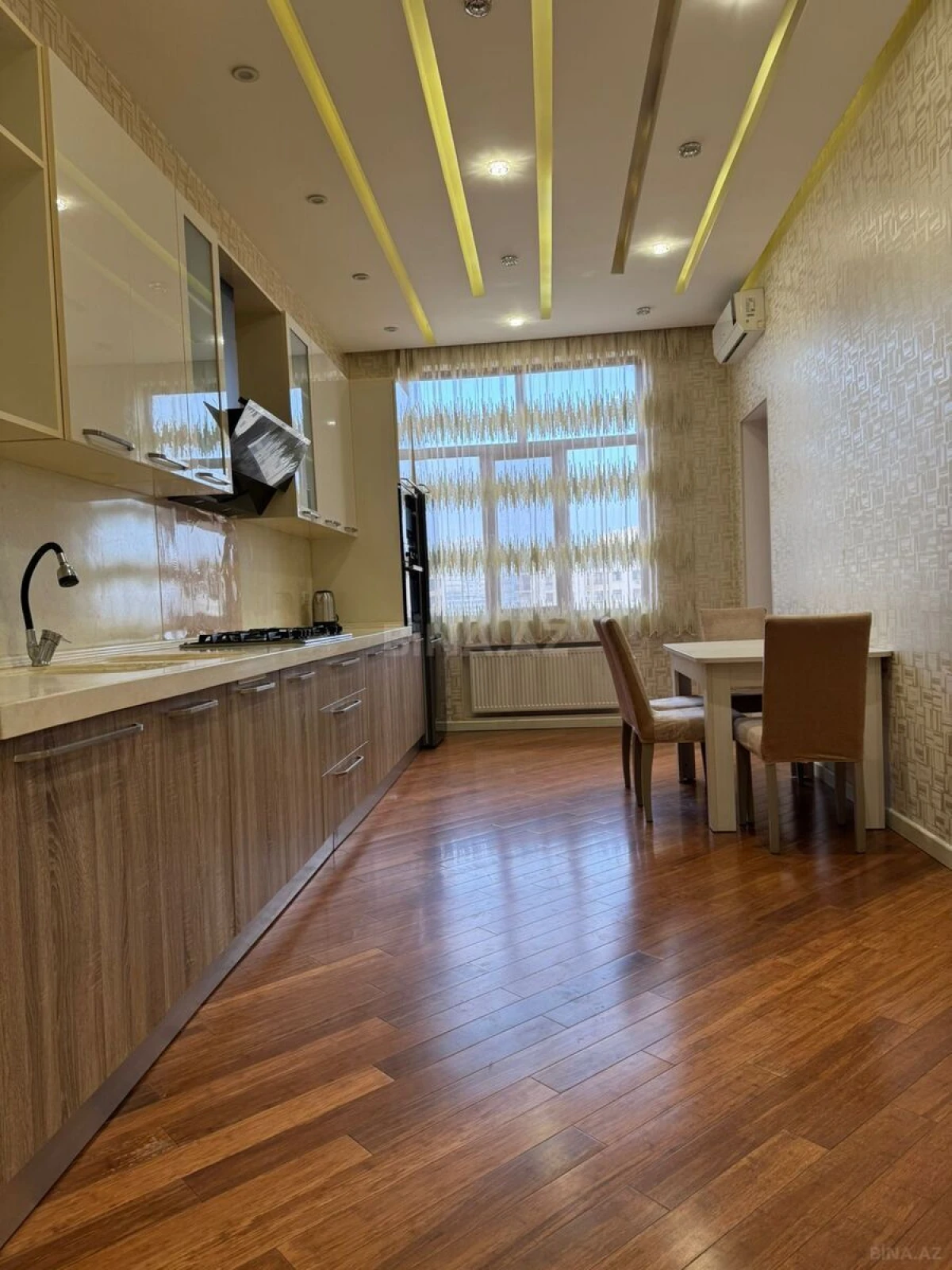 Kirayə verilir 4 otaqlı mənzil 180 m²