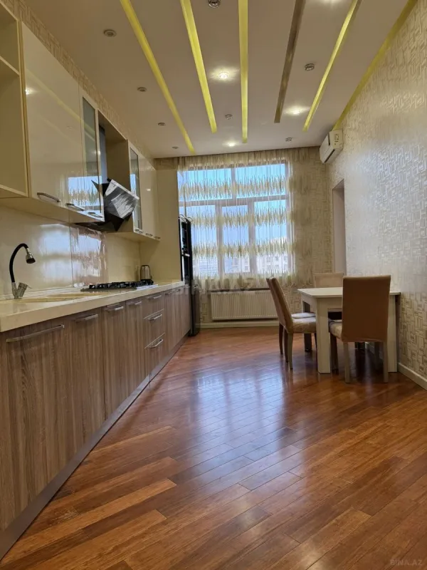 Kirayə verilir 4 otaqlı mənzil 180 m²