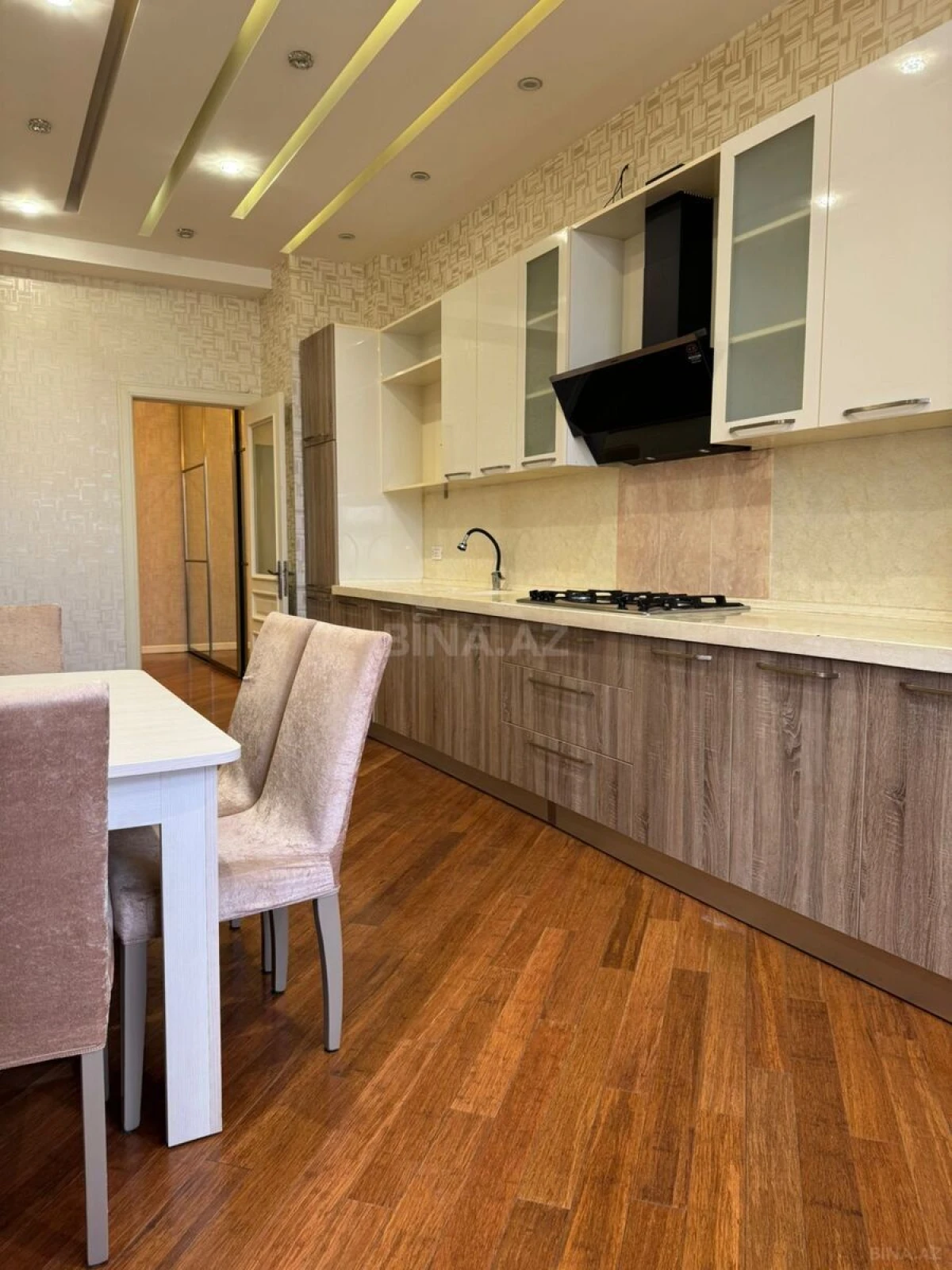 Kirayə verilir 4 otaqlı mənzil 180 m²