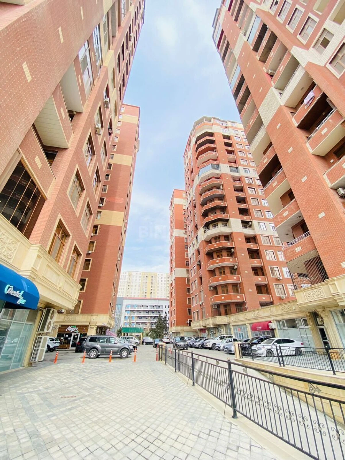 Kirayə verilir 4 otaqlı mənzil 180 m²