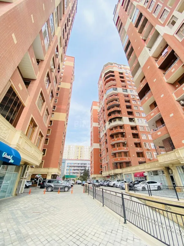 Kirayə verilir 4 otaqlı mənzil 180 m²