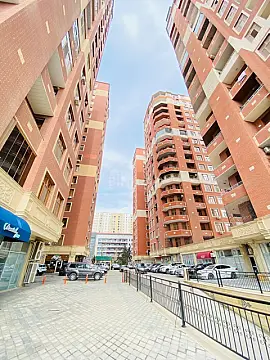 Kirayə verilir 4 otaqlı mənzil 180 m²