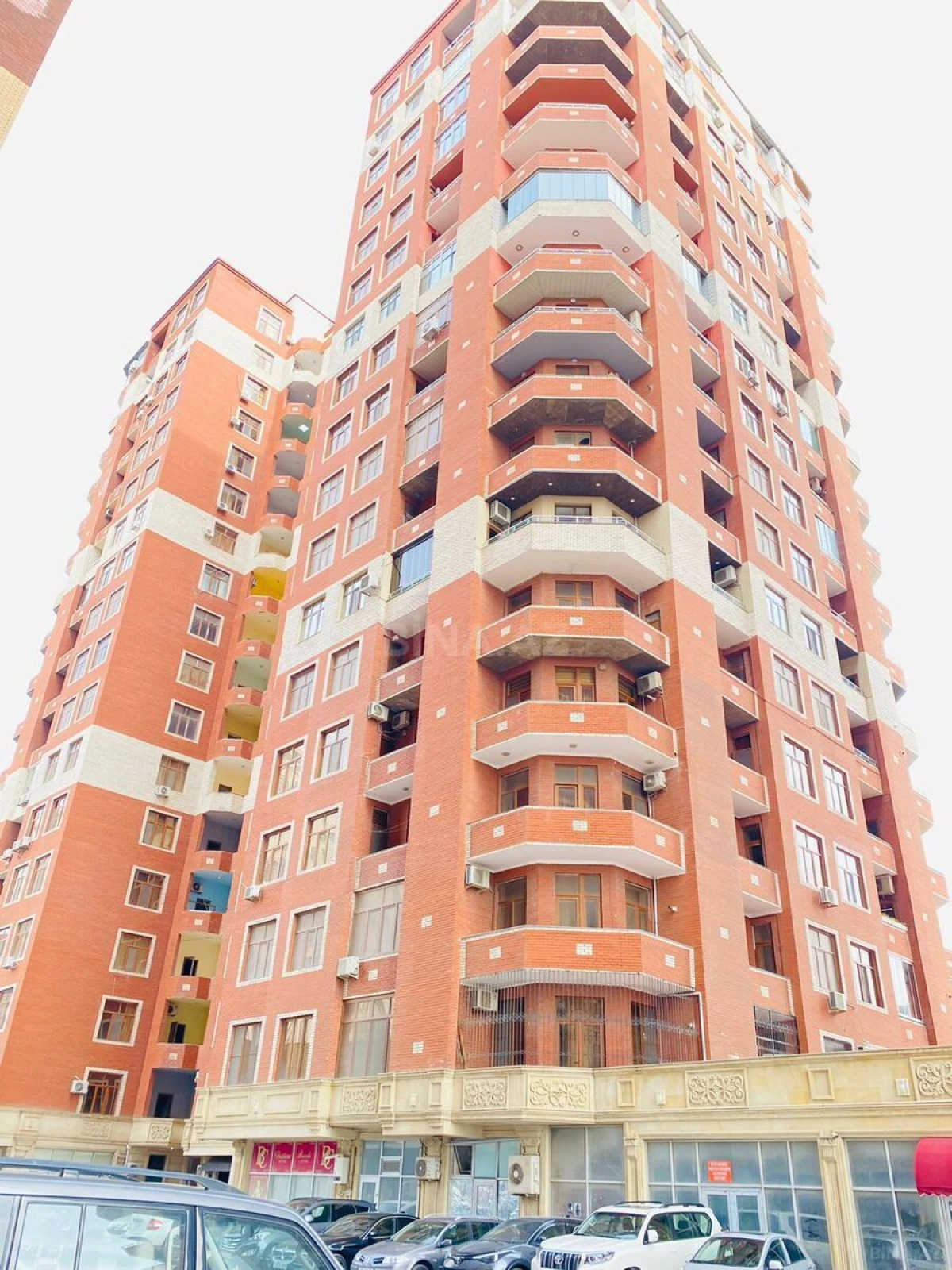 Kirayə verilir 4 otaqlı mənzil 180 m²