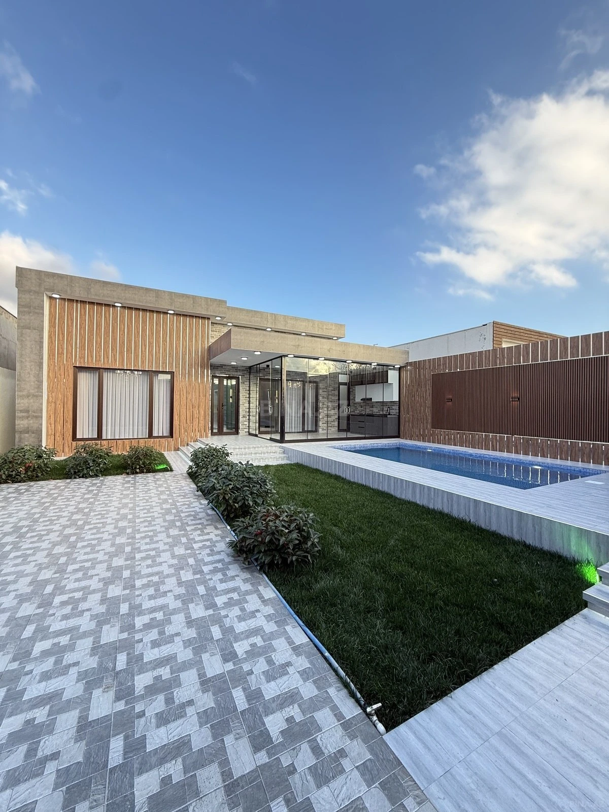 Satılır 4 otaqlı həyət evi 160 m²