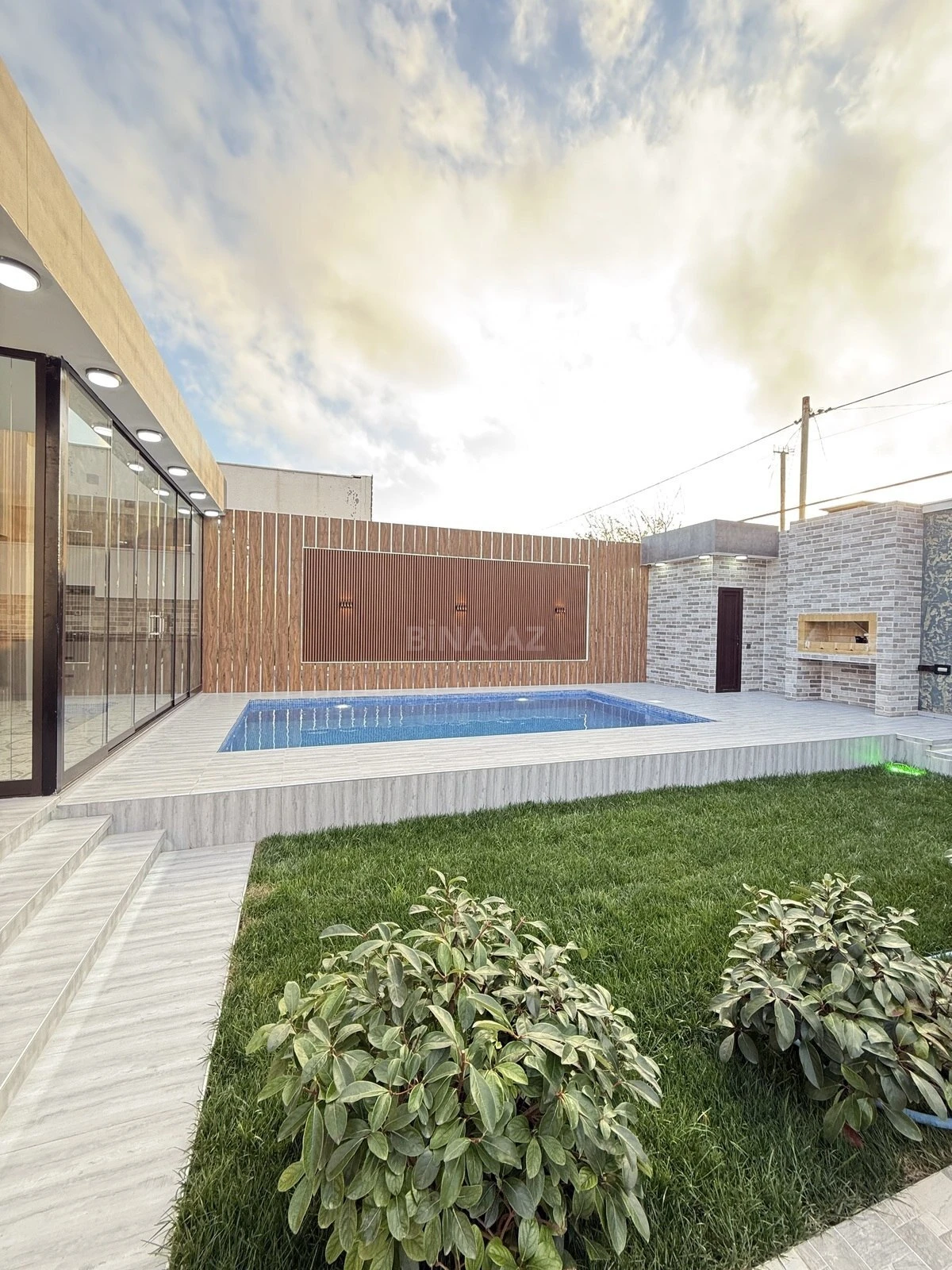 Satılır 4 otaqlı həyət evi 160 m²