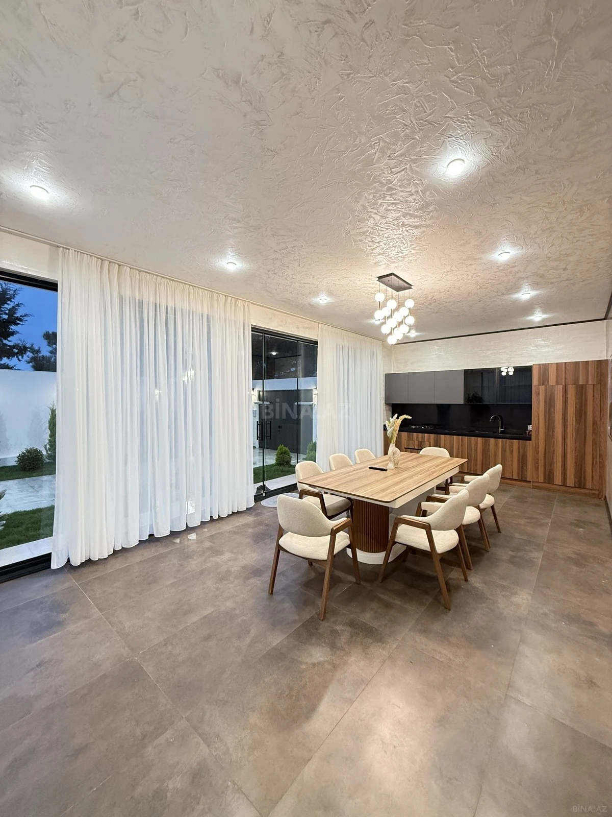 Satılır 5 otaqlı həyət evi 230 m²