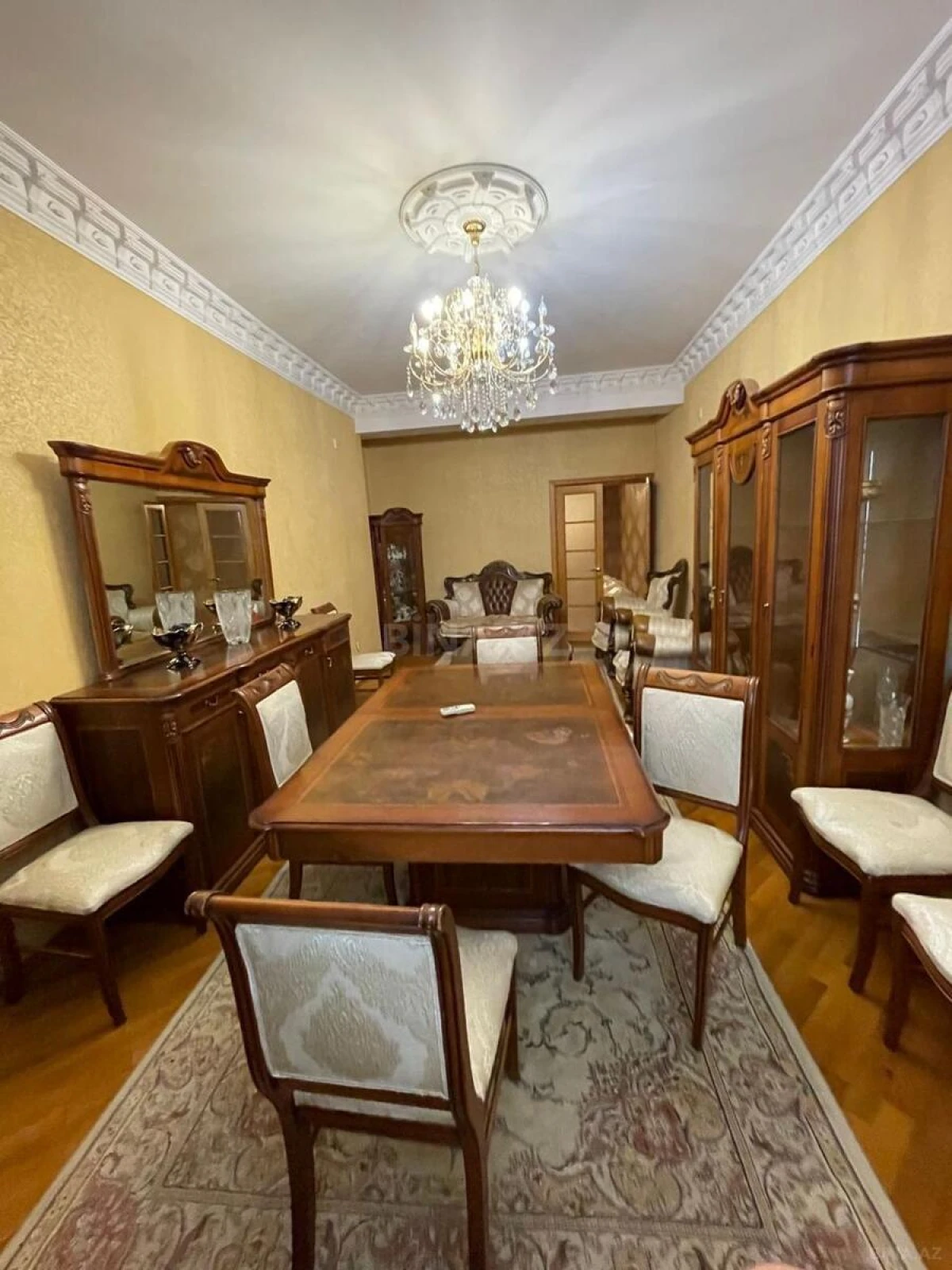 Satılır 4 otaqlı mənzil 140 m²