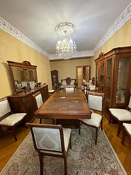 Satılır 4 otaqlı mənzil 140 m²