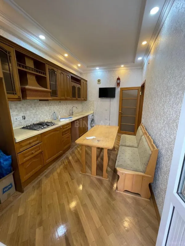 Satılır 4 otaqlı mənzil 140 m²